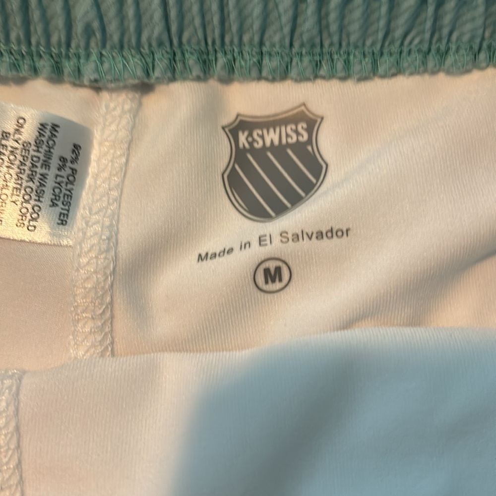 Women’s KSwiss lined shorts medium - Picture 3 of 4